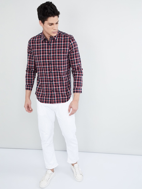

max Men Red Regular Fit Checked Casual Shirt