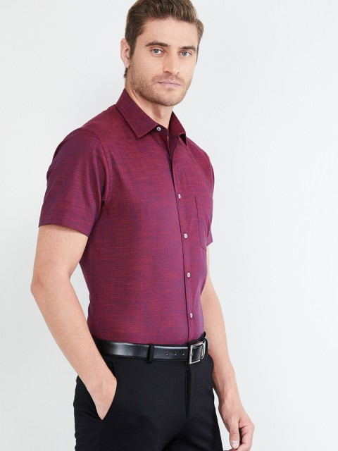 

max Men Maroon Regular Fit Solid Formal Shirt