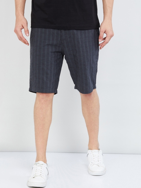 

max Men Grey Checked Regular Fit Regular Shorts