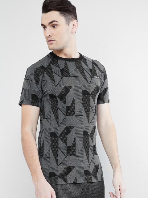max Men Black Printed Round Neck T-shirt