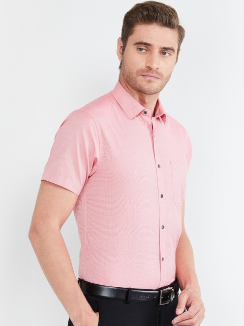 

max Men Red Regular Fit Solid Casual Shirt