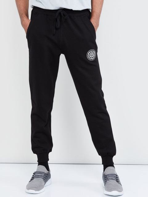 

max Men Black Solid Straight-Fit Joggers