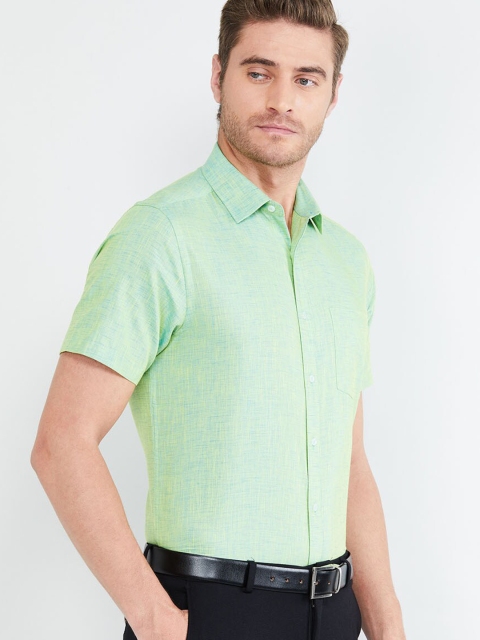 

max Men Green Regular Fit Solid Formal Shirt