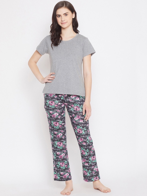 

Clovia Women Grey & Black Printed Night Suit