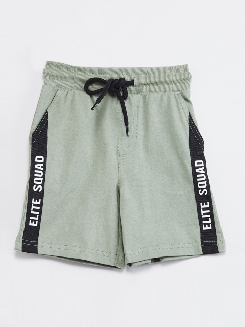 

max Boys Green Solid Regular Fit Regular Shorts