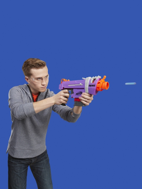 

Hasbro Unisex Kids Purple & Orange Nerf Fortnite SMG-E Blaster Motorized Dart Blasting