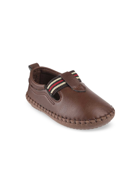 

Kittens Boys Brown Solid Slip-On Sneakers