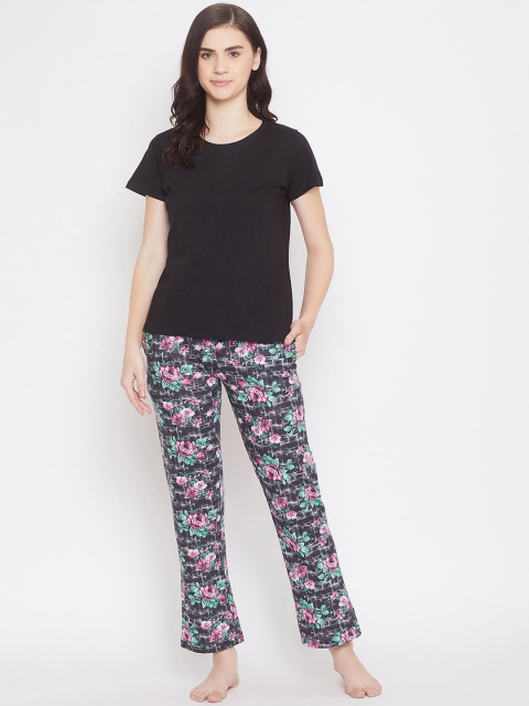 

Clovia Women Black Printed Night suit