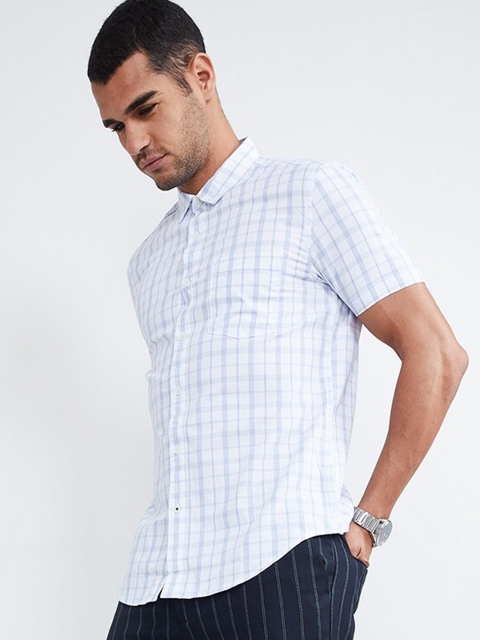 

max Men White & Blue Regular Fit Checked Casual Shirt