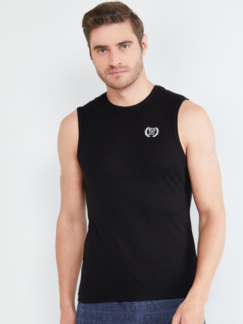 

max Men Black Solid Round Neck T-shirt