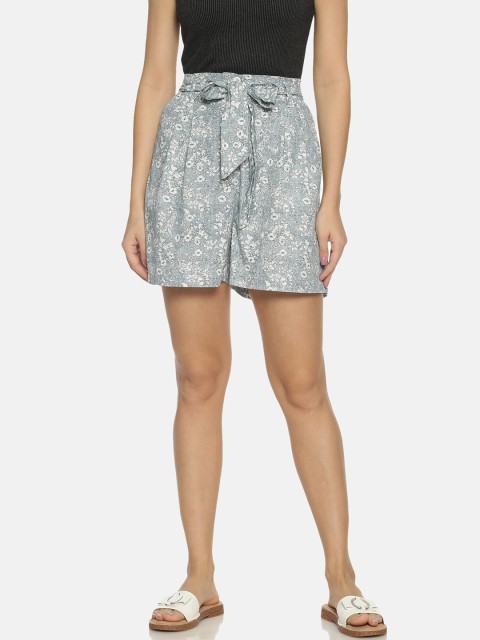 

Bene Kleed Women White Printed Regular Fit Regular Shorts