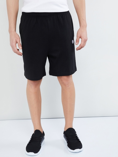 

max Men Black Solid Regular Fit Regular Shorts