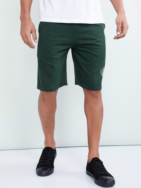 

max Men Green Solid Regular Fit Regular Shorts