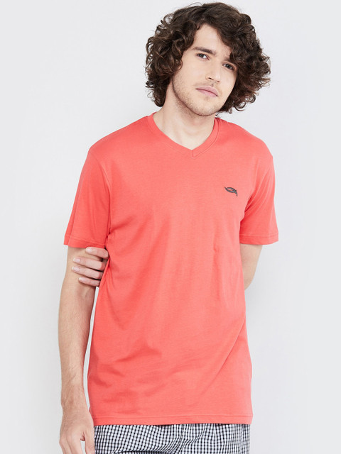 

max Men Coral Red Solid V-Neck T-shirt