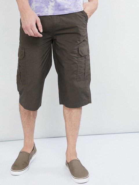 

max Men Olive Green Solid Regular Fit Cargo Shorts