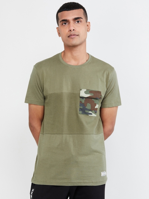 

max Men Green Colourblocked Round Neck T-shirt