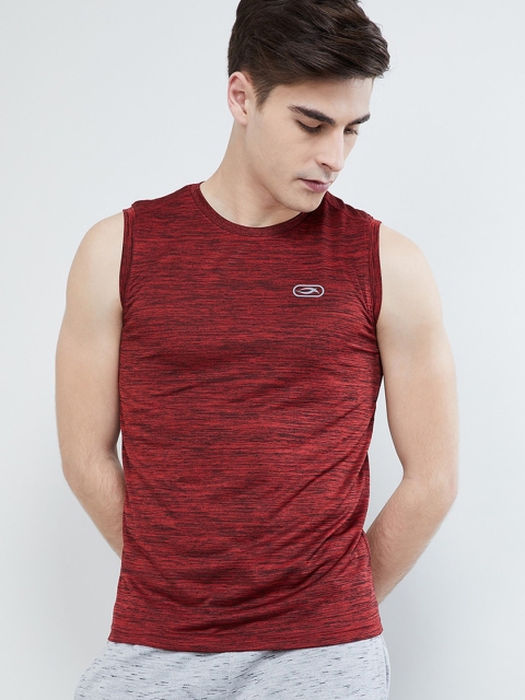 

max Men Red Solid Round Neck T-shirt