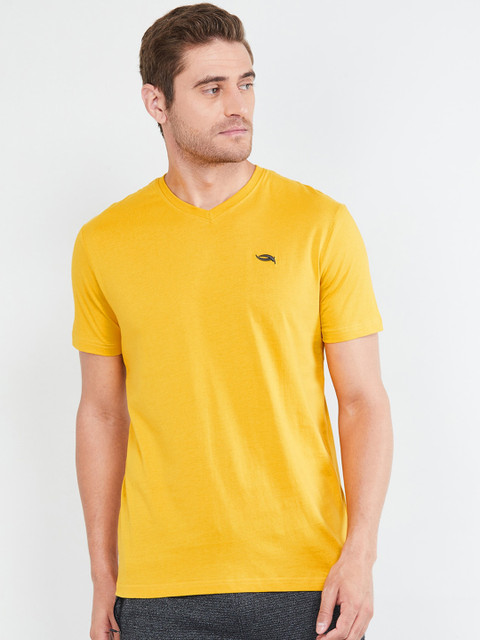 

max Men Yellow Solid V-Neck T-shirt