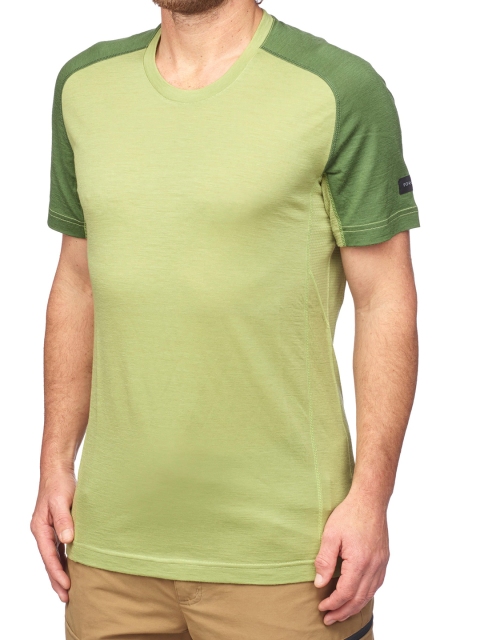

FORCLAZ By Decathlon Men Green Solid Round Neck T-shirt