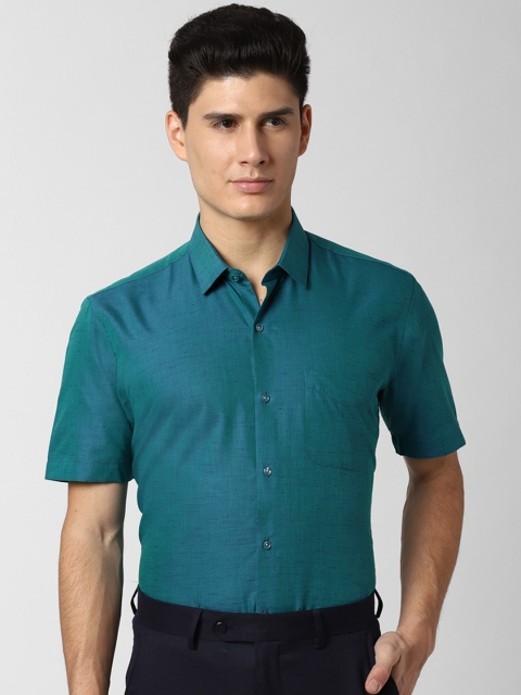 

Peter England Men Green Regular Fit Solid Formal Shirt