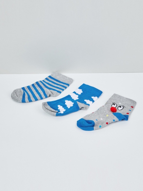 

max Boys Pack Of 3 Blue & Grey Printed Ankle-Length Socks