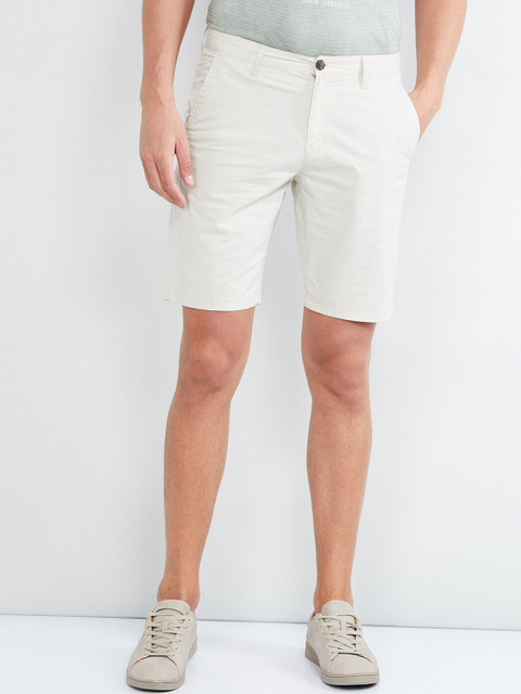 

max Men Off-White Solid Slim Fit Regular Shorts