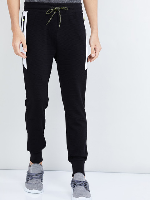 

max Men Black Solid Straight-Fit Joggers