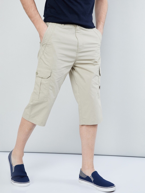 

max Men Beige Solid Regular Fit Cargo Shorts