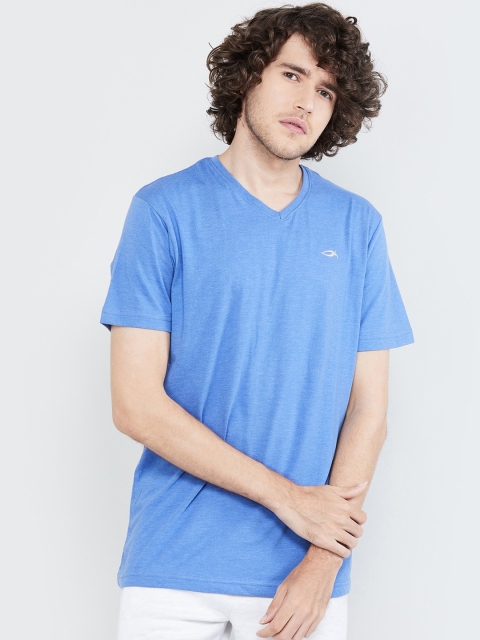 

max Men Blue Solid V-Neck T-shirt