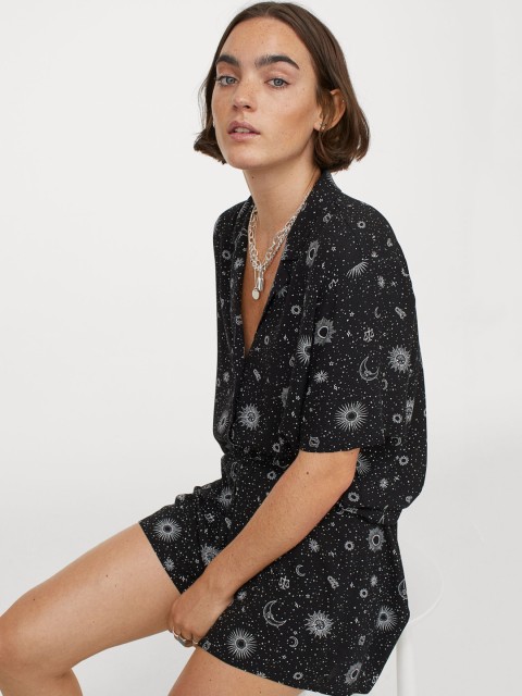 

H&M Women Black Skorts
