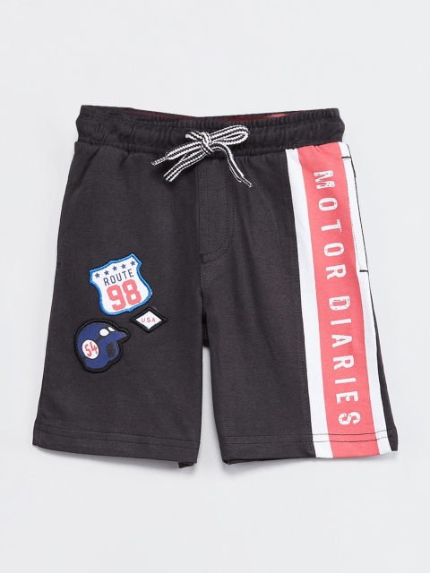 

max Boys Charcoal Grey Printed Regular Fit Regular Shorts