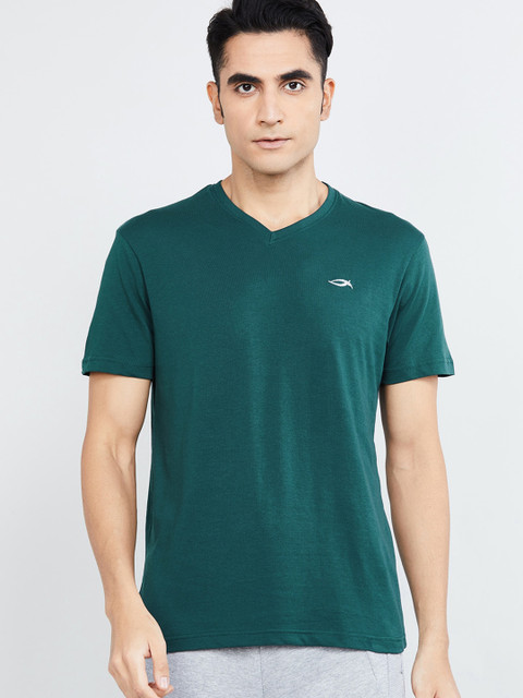 

max Men Green Solid V-Neck T-shirt