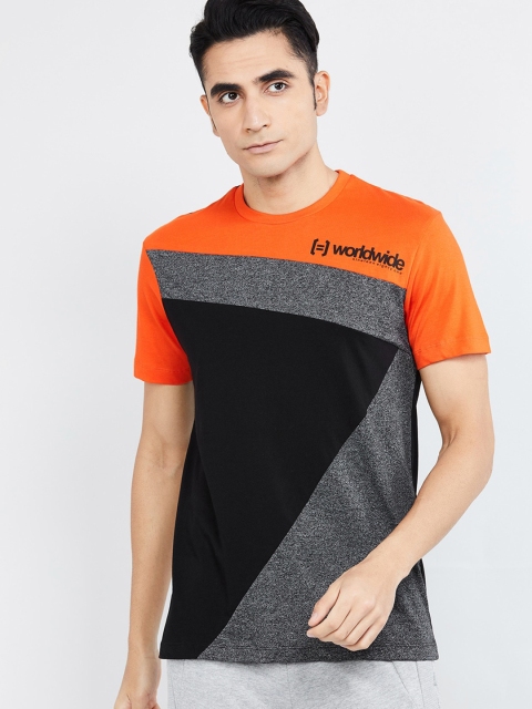 

max Men Black & Grey Colourblocked Round Neck T-shirt