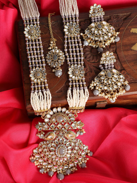 

ANIKAS CREATION Gold-Plated Grey & White Multi-Stranded Pearl Beaded Kundan-Studded Vilandi Rani Jewellery Set