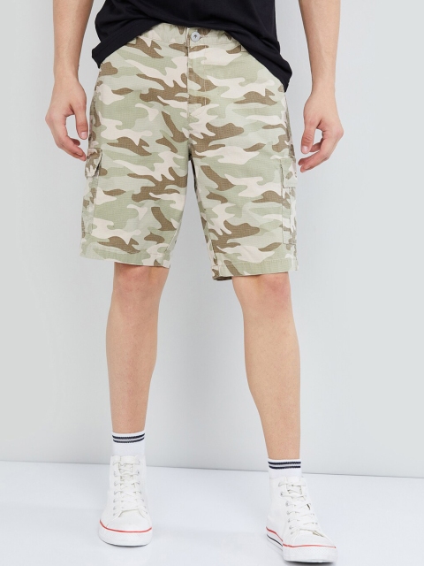 

max Men Green Printed Regular Fit Regular Shorts