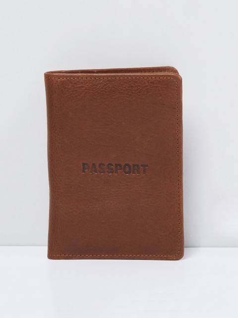 

max Men Tan Textured Card Holder