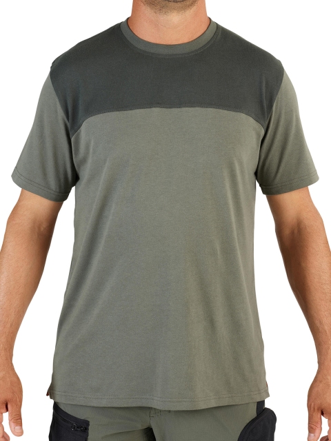

SOLOGNAC By Decathlon Men Green Colourblocked Round Neck T-shirt