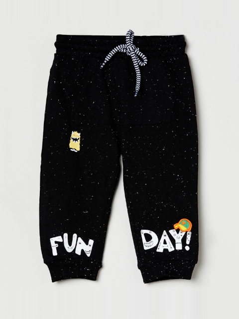 

max Boys Black & White Printed Slim Fit Joggers