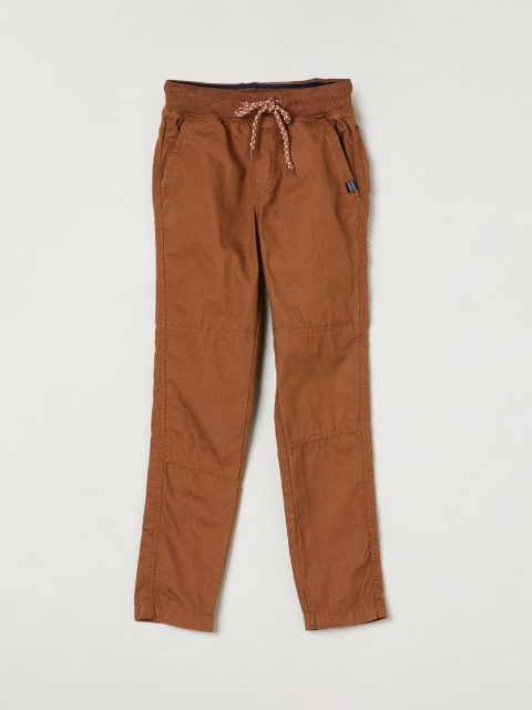 

max Boys Brown Solid Cotton Regular Trousers
