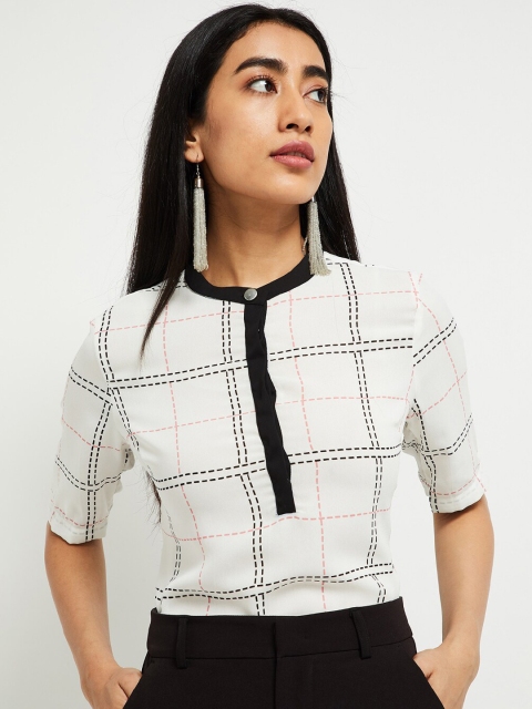 

max Women Off-White & Black Checked Mandarin Collar T-shirt