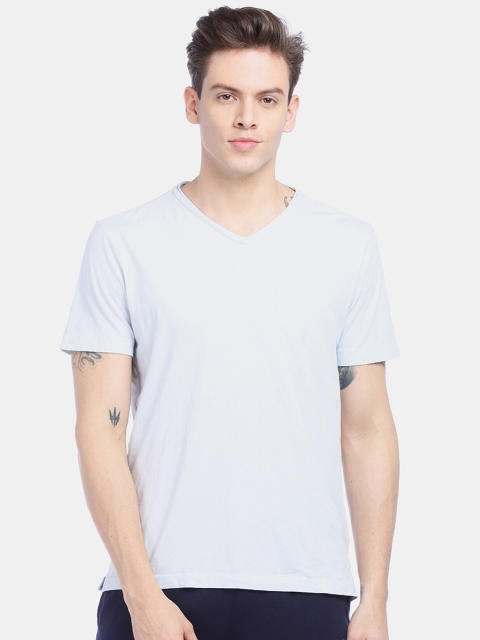 

GAP Men Blue Solid V-Neck T-shirt