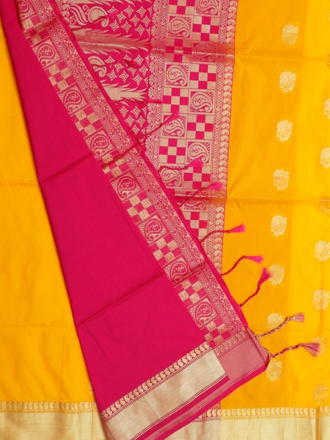 

Bangalore Silk Emporium Gold-Toned Solid Saree