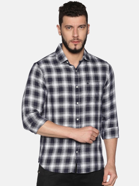 

Chennis Men White & Navy Blue Slim Fit Checked Casual Shirt