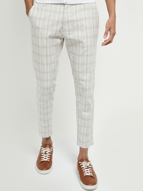 

max Men Beige & White Slim Fit Checked Regular Trousers