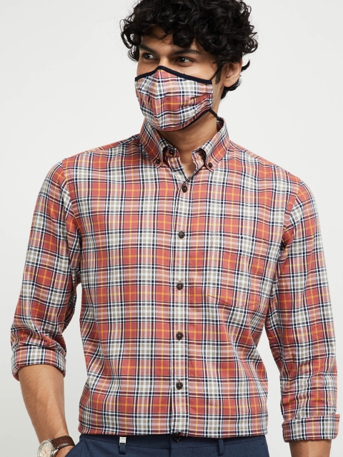 

max Men Red Regular Fit Checked Casual Shirt