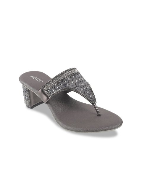 

Metro Women Grey Woven Design Sandals