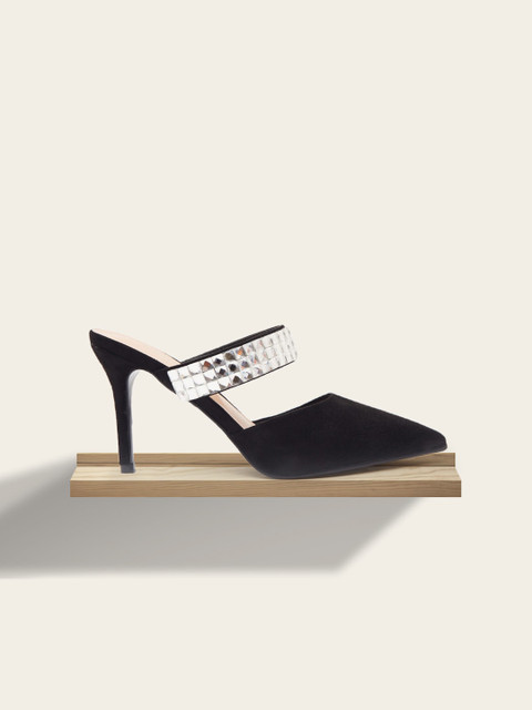 

shoexpress Women Black Embellished Pumps