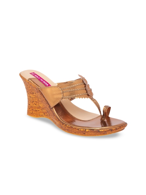 

Sole To Soul Women Copper-Toned Textured Sandals