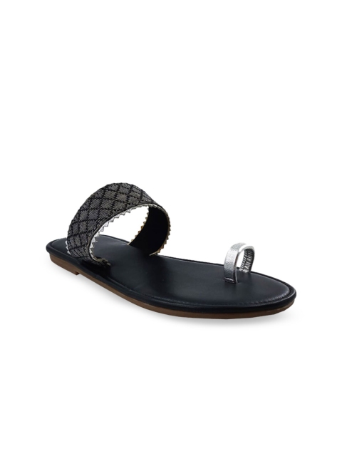 

THE MADRAS TRUNK Women Black Textured Leather One Toe Flats