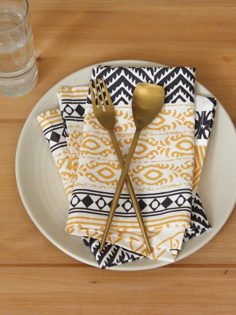 

House This Set of 2 Yellow & Black Nakshi Printed Napkins